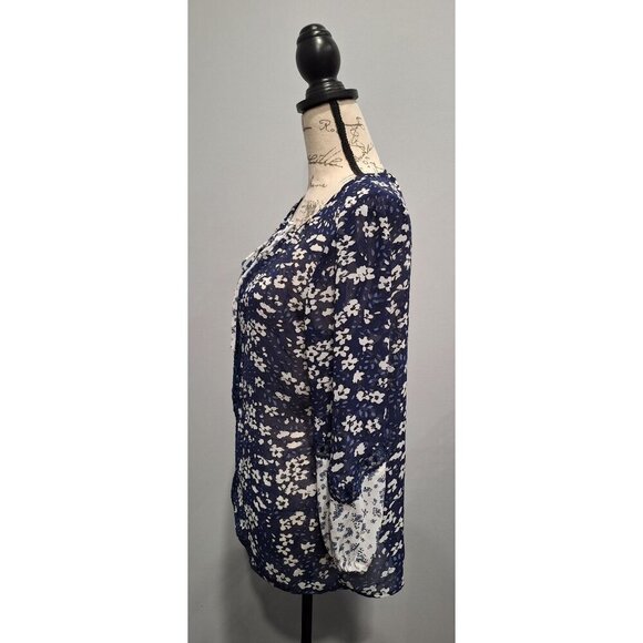 EUC Daisy Fuentes Blue & White Floral Lace-Trim Blouse/Sz. M - Picture 3 of 7
